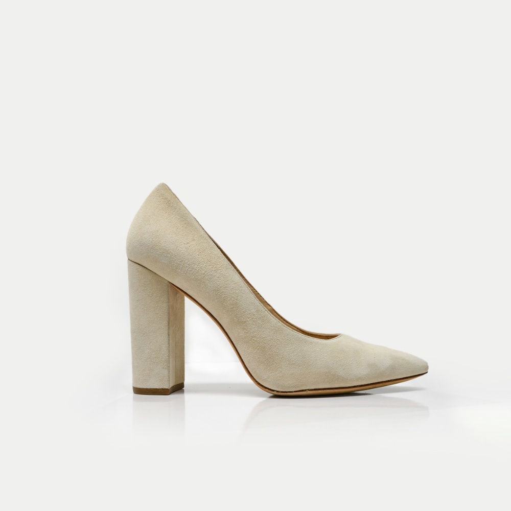 POUR LA VICTOIRE Celina Kid Suede Pump in Blush 682 Size 6.5M